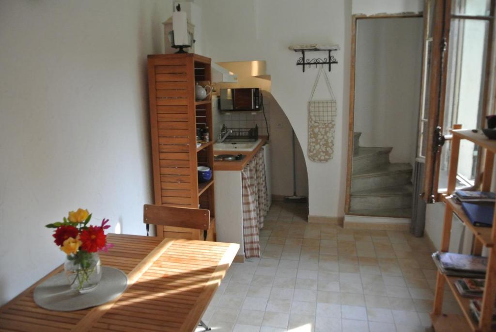 La Petite Maison ヴィルヌーヴ・レ・ザヴィニョン エクステリア 写真